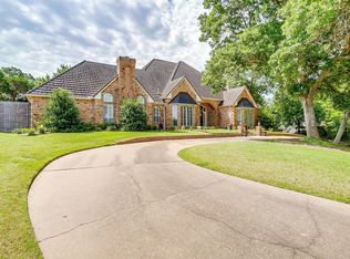 1268 Whispering Oaks Dr, Desoto, TX 75115