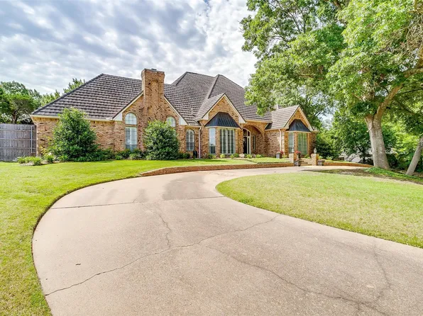 1268 Whispering Oaks Dr, Desoto, TX 75115