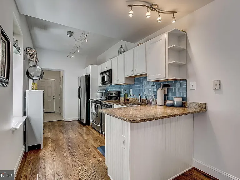 1636 S Hanover St — Photo 25
