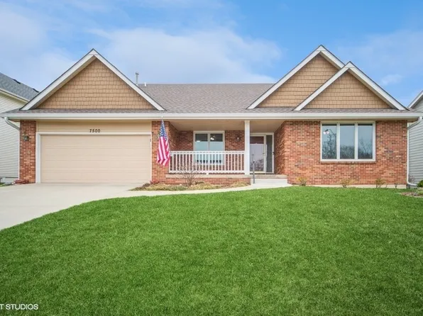 7500 Plum Dr, Urbandale, IA 50322