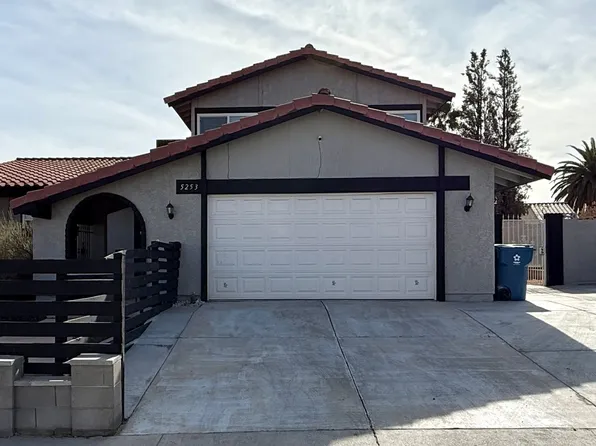 5253 Cartaro Dr, Las Vegas, NV 89103