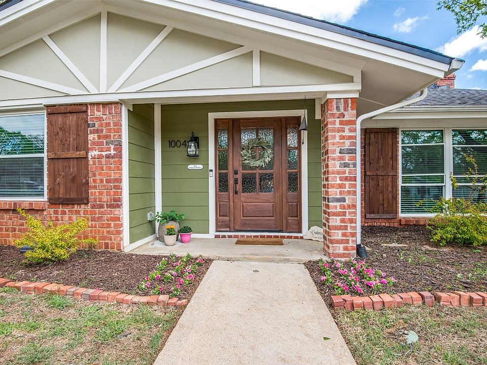 1st image of 1004 Wade Dr