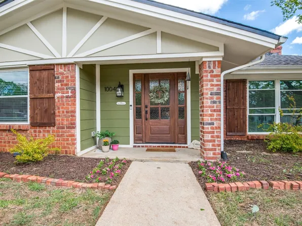 1004 Wade Dr, Bedford, TX 76022