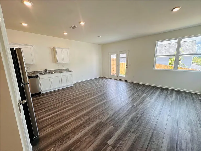 423 Towson St — Photo 10