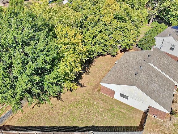 2nd image of 1919 Rosebud Ct