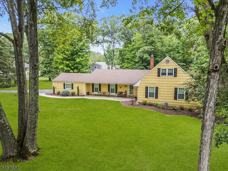 1st image of 1117 Cambridge Ln