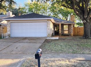 224 Valley Spring Dr, Arlington, TX 76018