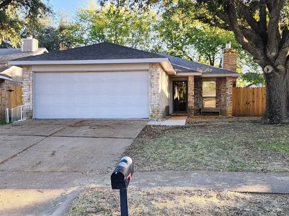 224 Valley Spring Dr, Arlington, TX 76018