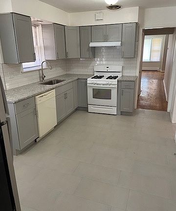 3rd image of 8243 Knox Ave