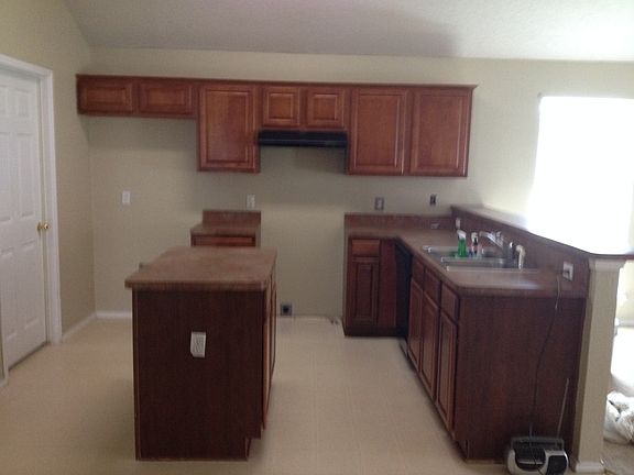 2nd image of 1205 Meadow Gln