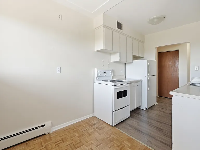 1200 Fennell Ave E — Photo 18