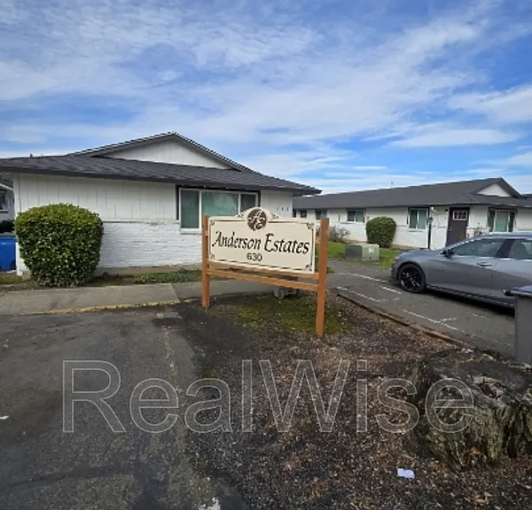 626 NE Anderson St — Photo 1