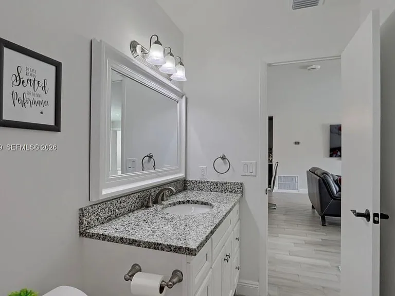 876 Gardenia Dr — Photo 8