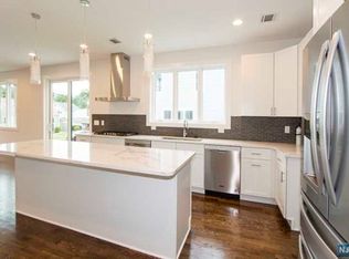 41 Gordon Rd, Bergenfield, NJ 07621