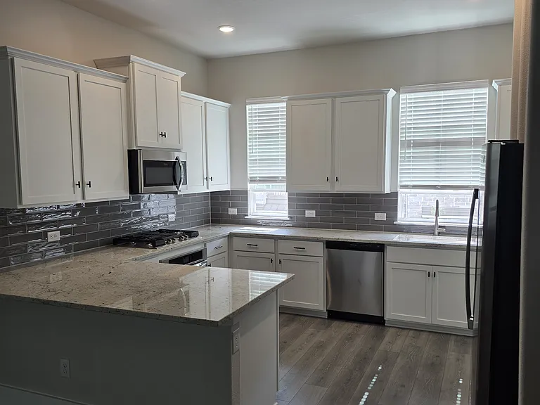 808 Concan Dr — Photo 9