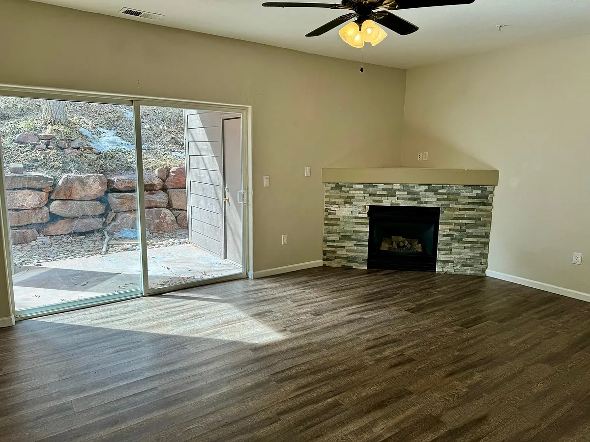 Building Photo - 2701 Midland Ave #214