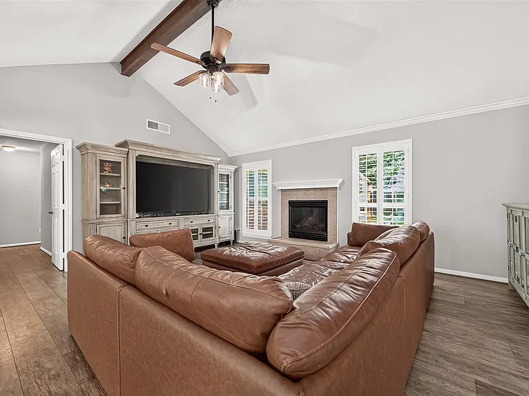 23011 Fox Hunt Dr — Photo 15