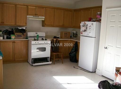 4th image of 9747 Waukegan Ave