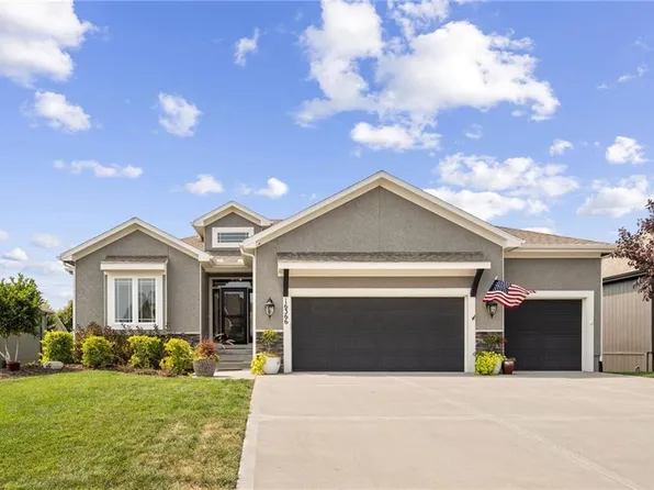 16366 S Laurelwood St, Olathe, KS 66062