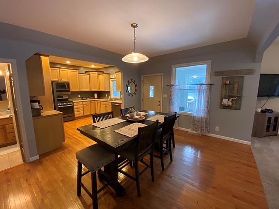 4th image of 443 HARVEY ST E E