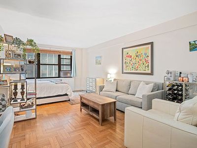 135 E 54th St APT 3C, New York, NY, 10022