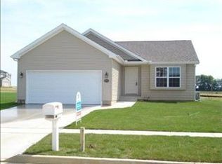 2904 Red Oak Rd, Bloomington, IL 61704