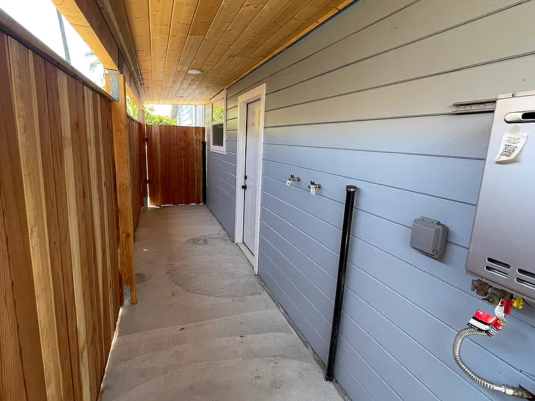 322 N Townsend Ave #1/2 — Photo 4