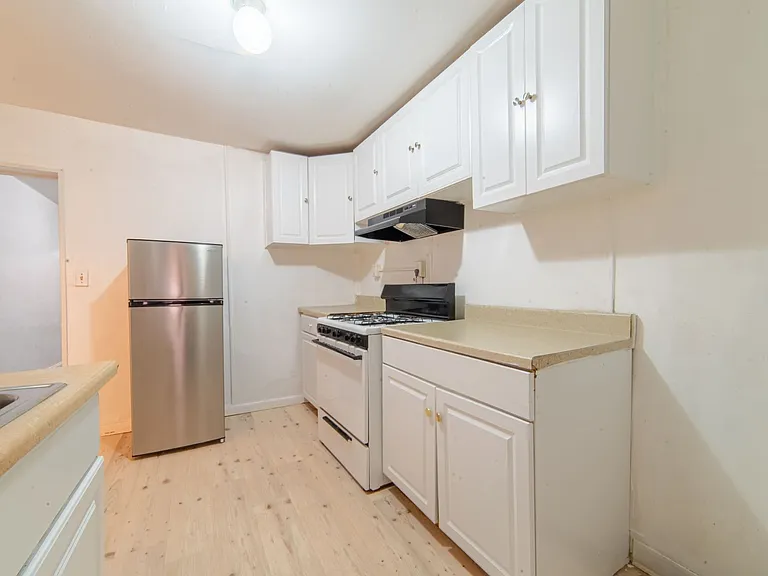 39-43 Coral Ave — Photo 6