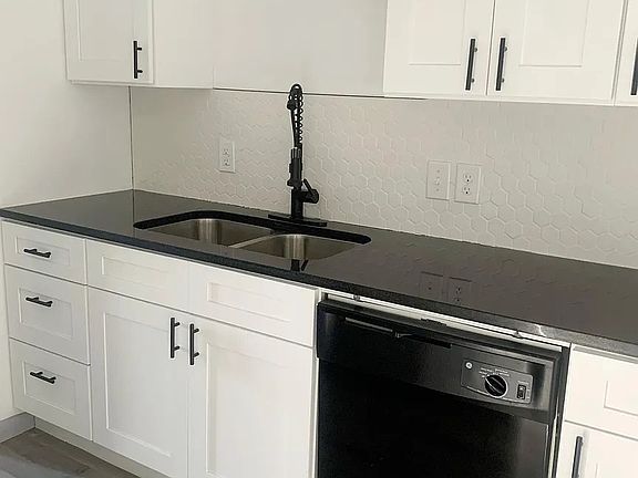 5th image of 224 E Lake St #226