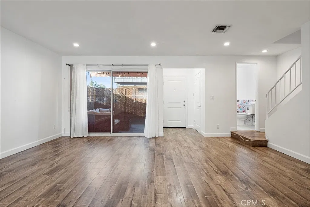 3 bed, 2.5 bath, 1319 sqft, $3,595 — Photo 3