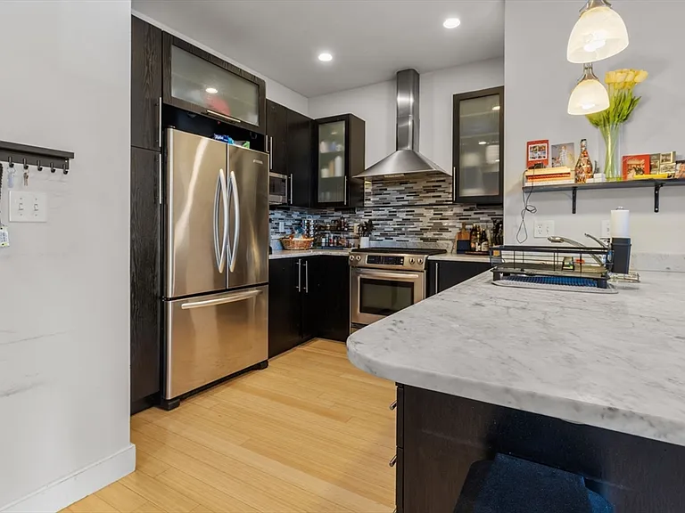 152 Old Colony Ave #10 — Photo 3