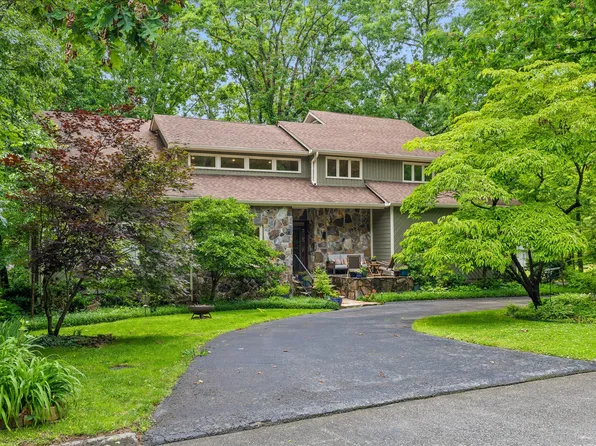 10 Pebble Ln, Signal Mountain, TN 37377