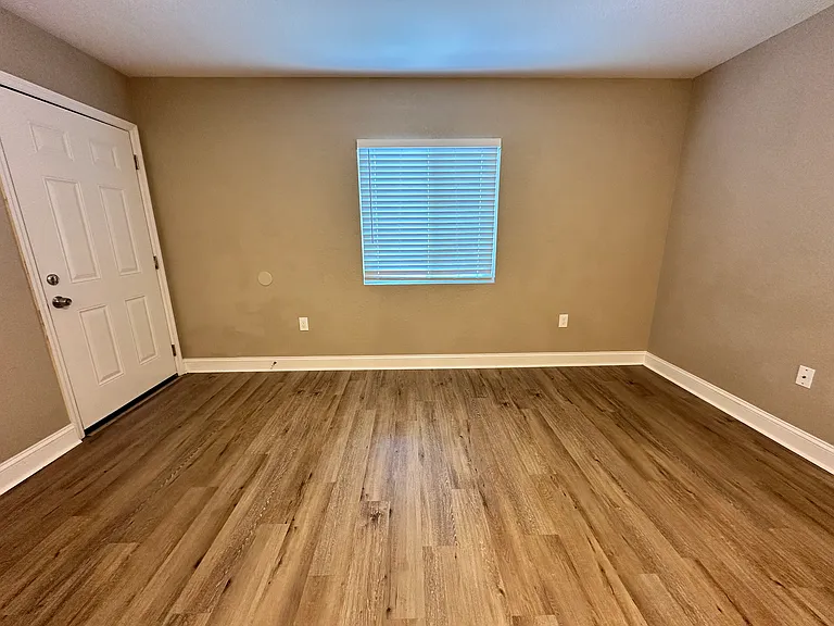 1139 Sycamore St — Photo 3