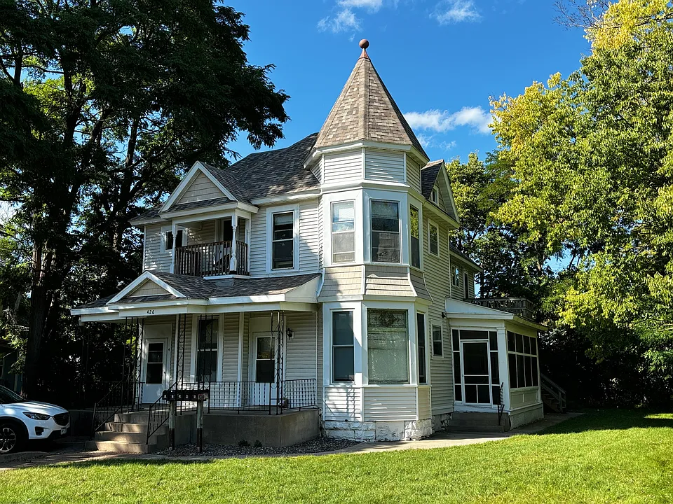 426 W Grand Ave #1