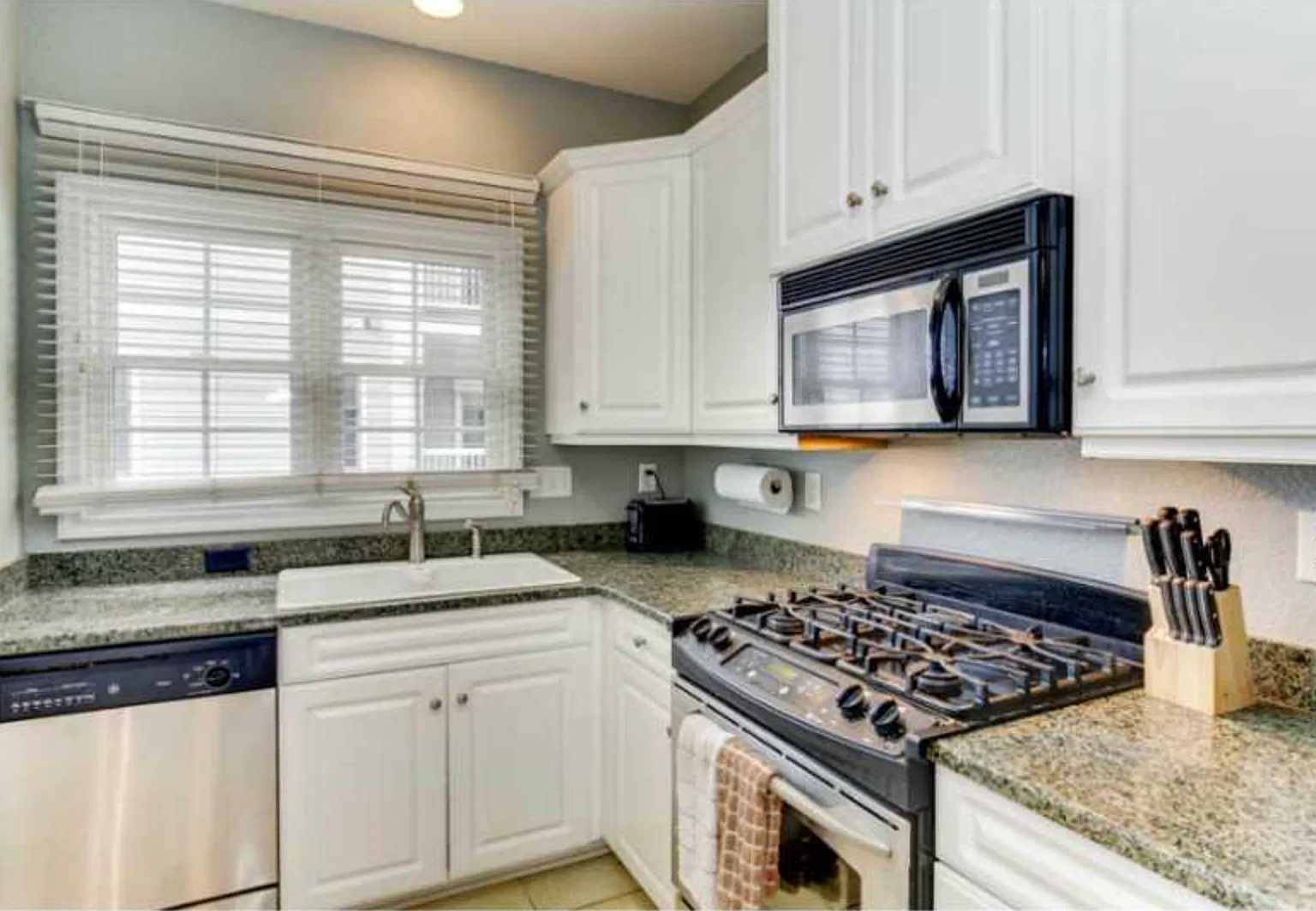 2 bed, 2.5 bath, 1675 sqft, $2,750 — Photo 4