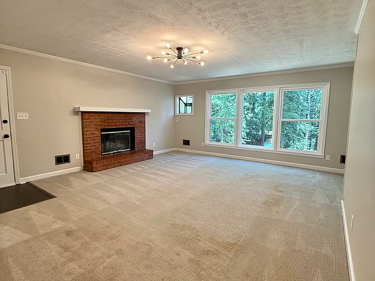 2526 Huntington Rd — Photo 12
