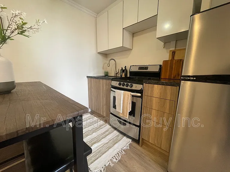 44 Victoria Ave S #303 — Photo 5