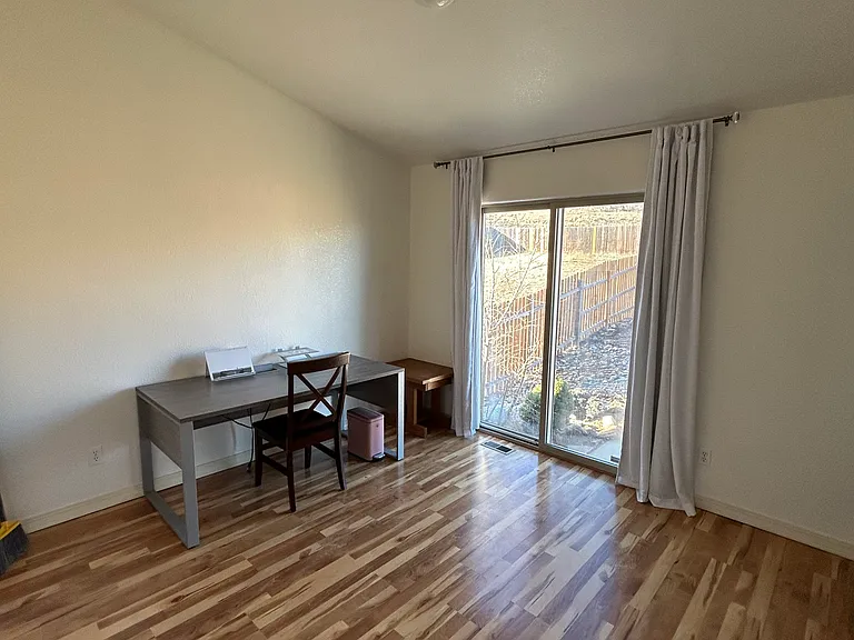 1272 Livingston Ave — Photo 7