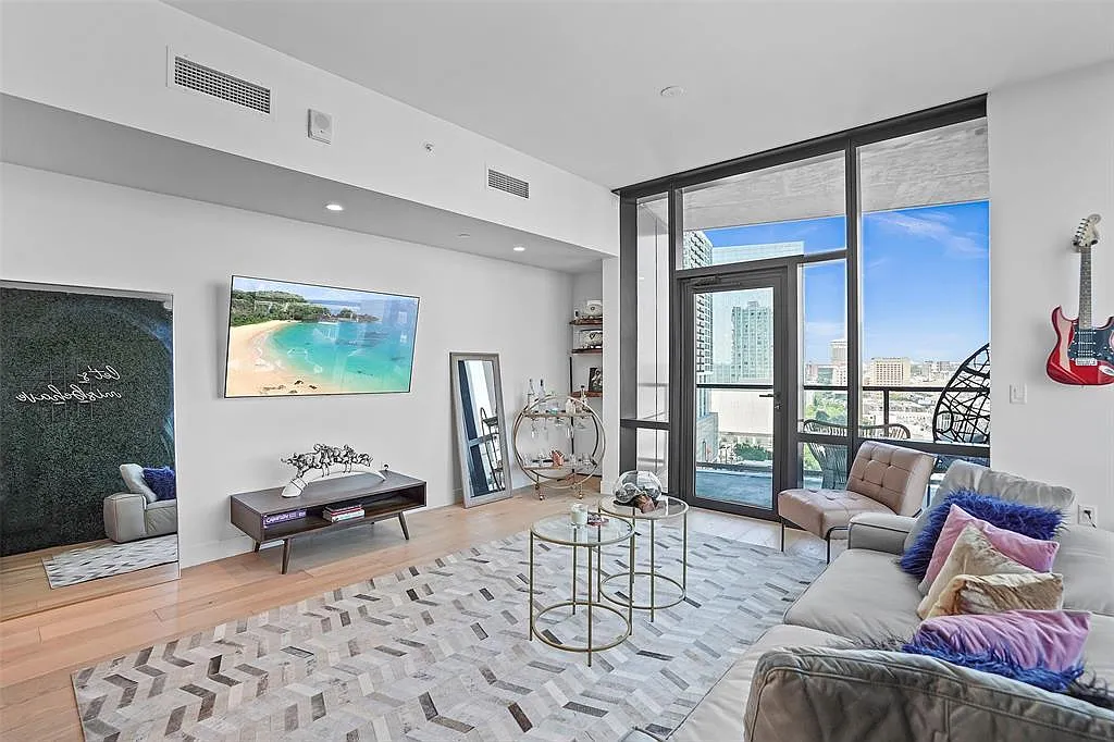 2 bed, 2.0 bath, 1128 sqft, $4,395 — Photo 2