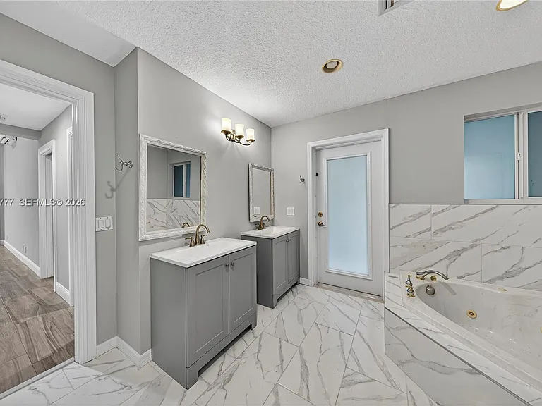 2801 Coral Shores Dr — Photo 15