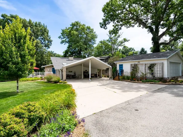 25130 Arrowhead Ln, Hudson, IL 61748