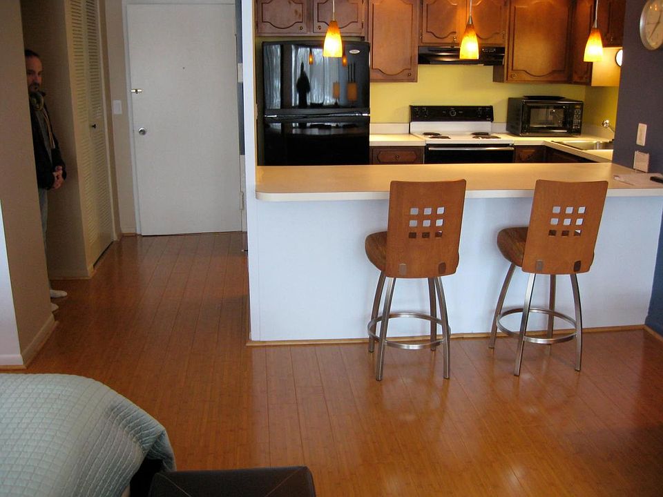 Living/Sleeping Area