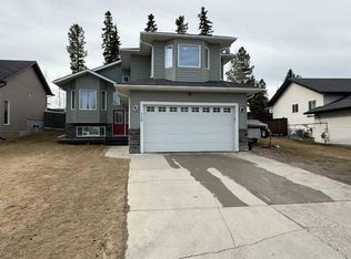 110 N Muldoon Cres, Hinton, AB T7V 0A1