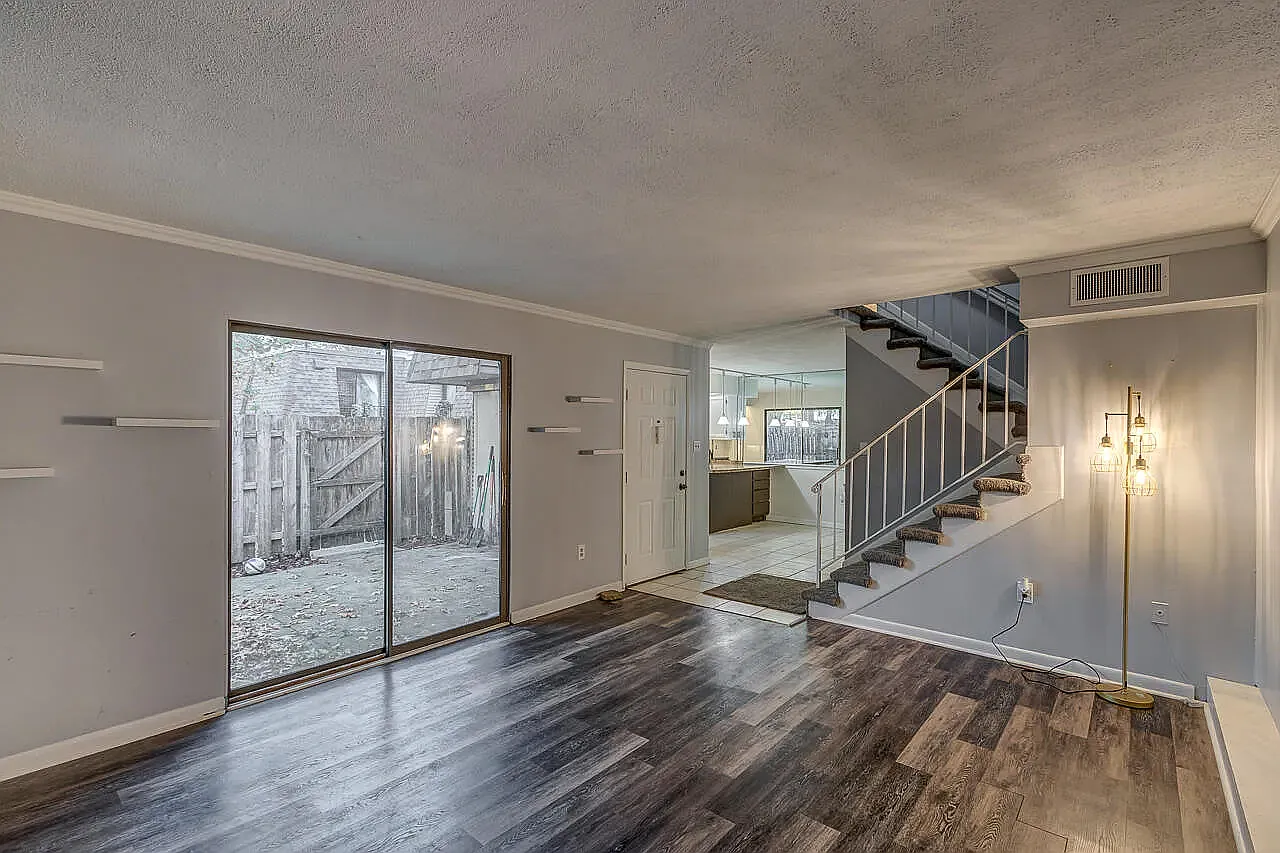 2 bed, 1.5 bath, 1150 sqft, $1,550 — Photo 4