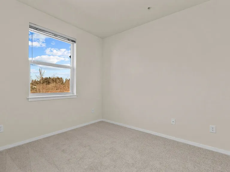 Creekside Apartments — Photo 32