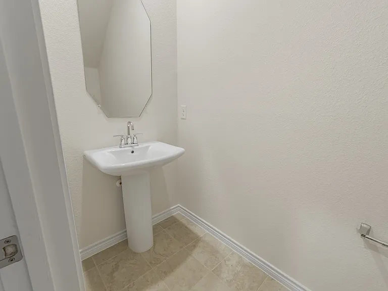 752 Thorn Creek Dr — Photo 8