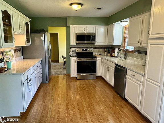 4th image of 2124 Ashwood Dr
