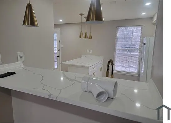 3 bed, 1329 sqft, $3,200 — Photo 4