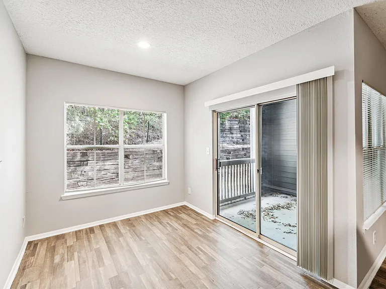 Waterford Creek Apartments — Photo 5