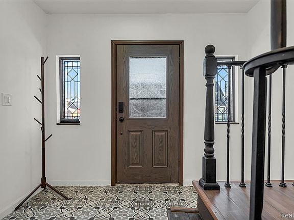 5th image of 4000 Tyler St